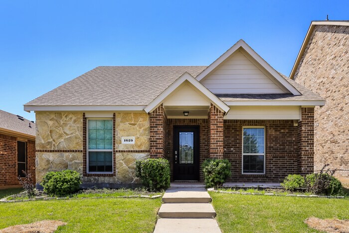1629 Applegate Way in Royse City, TX - Building Photo