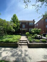 2592 Mayfield Rd in Cleveland Heights, OH - Building Photo