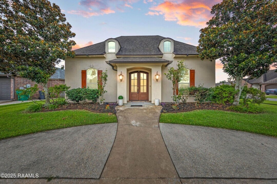 107 Marquee Dr in Broussard, LA - Building Photo