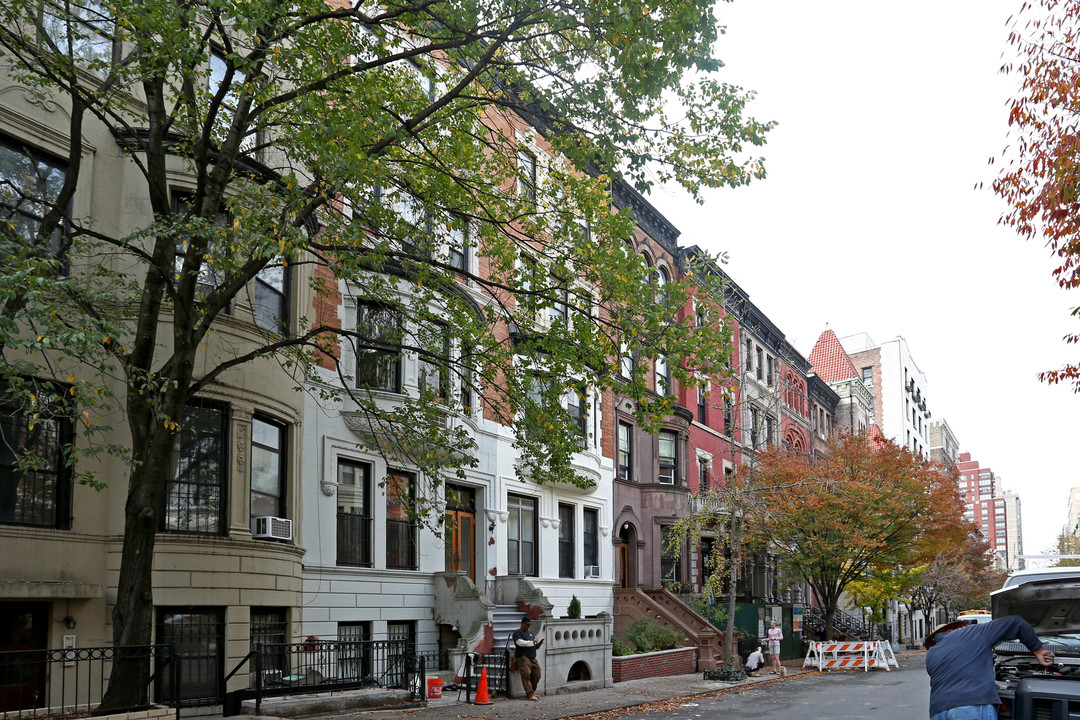 128 W 81st St in New York, NY - Foto de edificio