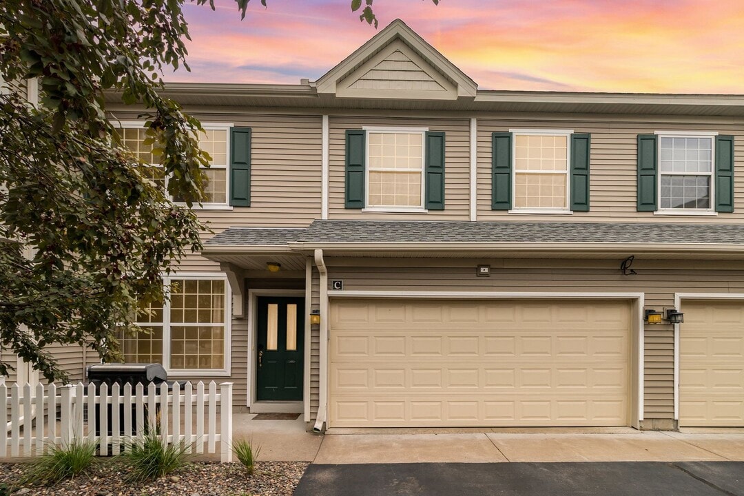 12110 Vermillion St NE in Blaine, MN - Building Photo
