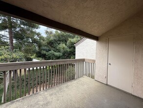 8561 Villa La Jolla Dr in San Diego, CA - Building Photo - Building Photo