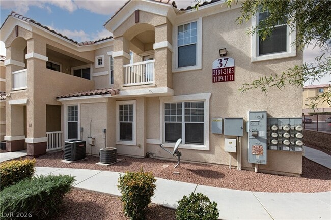 5855 Valley Dr in North Las Vegas, NV - Foto de edificio - Building Photo