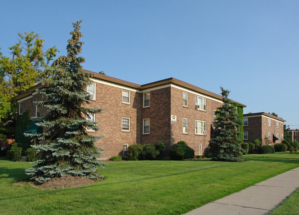 Ralston Elmwood Apartments in Tonawanda, NY - Building Photo