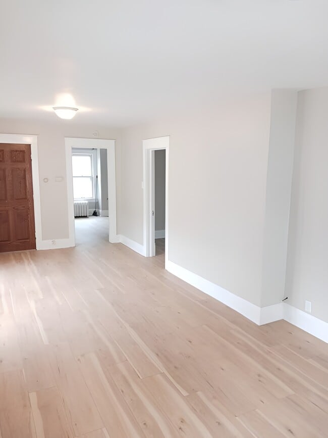 5802 20th Ave, Unit Upper in Kenosha, WI - Foto de edificio - Building Photo