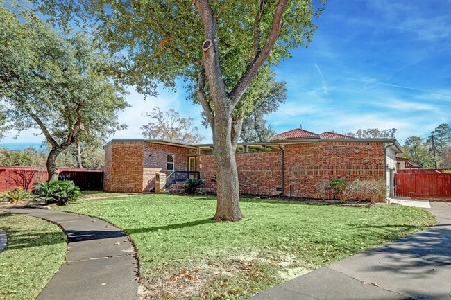 12903 Figaro Dr in Houston, TX - Foto de edificio - Building Photo