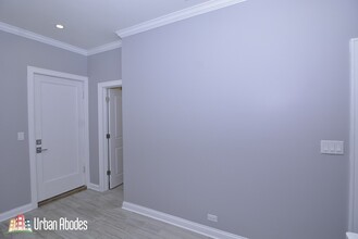 2623 W Crystal St, Unit A02C in Chicago, IL - Building Photo - Building Photo