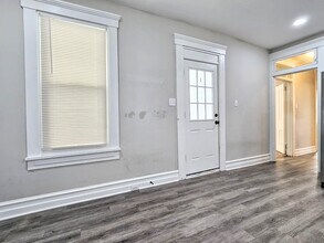 221 Main St, Unit 2nd Fl in Landisville, PA - Foto de edificio - Building Photo