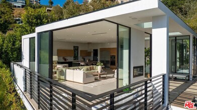 1516 Forest Knoll Dr in Los Angeles, CA - Building Photo - Building Photo