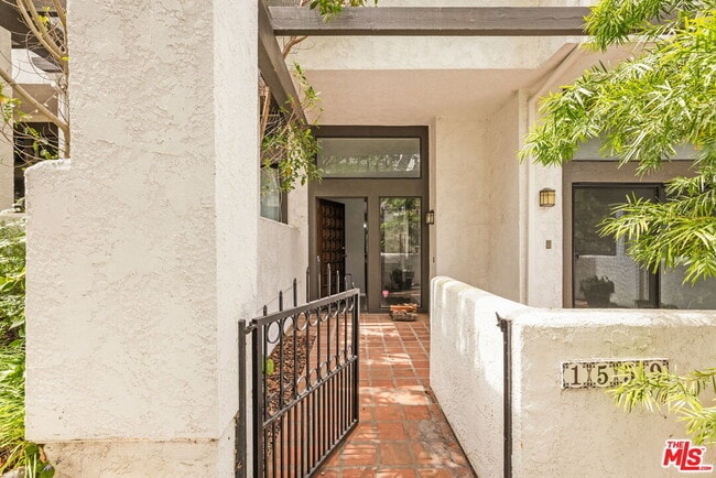 1559 Palisades Dr in Los Angeles, CA - Building Photo - Building Photo