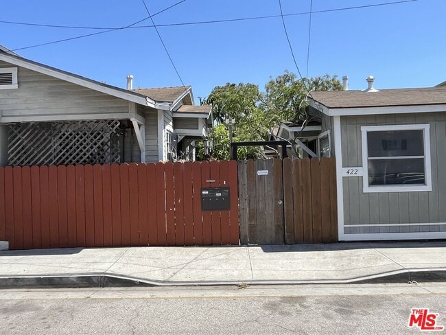 property at 424 N Venice Blvd