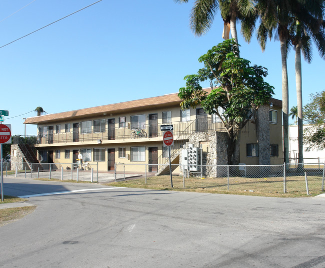 40 NE 9th St in Homestead, FL - Building Photo - Building Photo