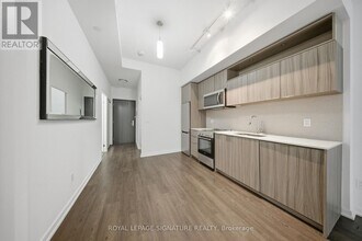 50 Forest Manor Rd in Toronto, ON - Building Photo - Building Photo