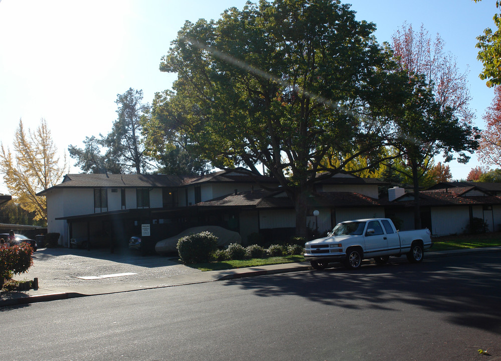 1963 Desert Cir in Walnut Creek, CA - Foto de edificio