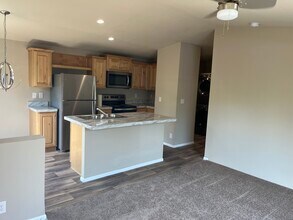 9344 N Chicago Ave, Unit B in Portland, OR - Foto de edificio - Building Photo