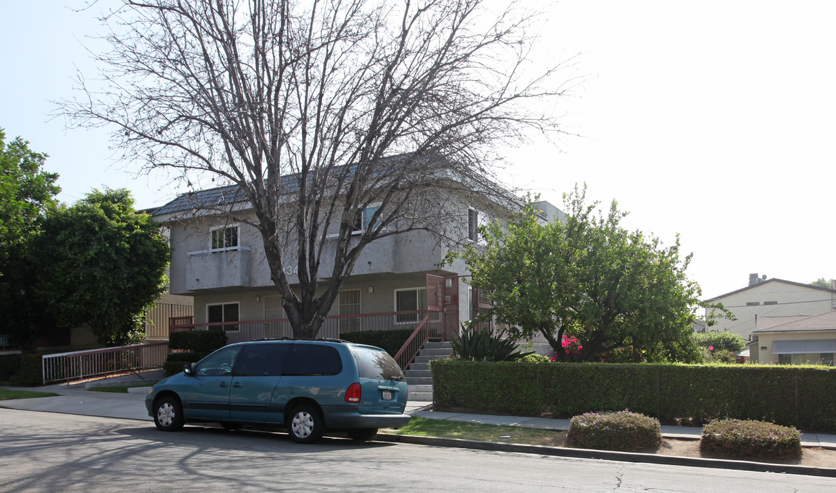 434 E Tujunga Ave in Burbank, CA - Building Photo