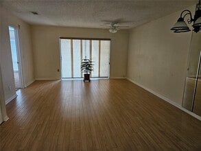 316 Kelsey Way in Sun City Center, FL - Building Photo - Building Photo