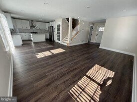 114 Isabella Dr in Glassboro, NJ - Building Photo