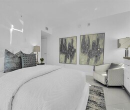1300 Brickell Bay Dr, Unit 1802 in Miami, FL - Building Photo - Building Photo