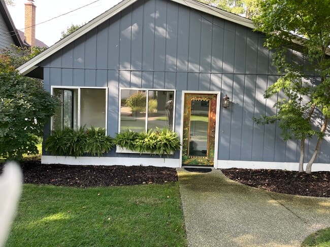 property at 571 W End Dr