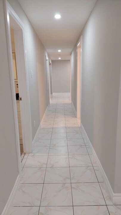 247 Hullmar Dr in Toronto, ON - Building Photo