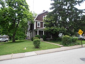 160 Lismore Ave, Unit 2 in Glenside, PA - Building Photo