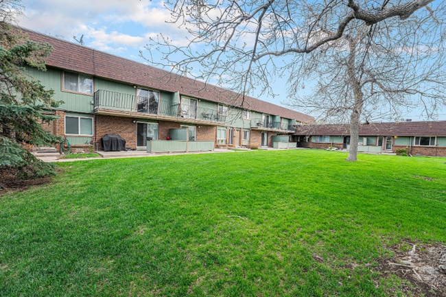 8870 W Jewell Ave in Lakewood, CO - Building Photo - Building Photo