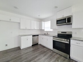 8122 Sterlingshire St in Houston, TX - Building Photo - Building Photo