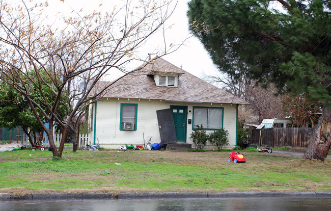 729 Vermont Ave in Turlock, CA - Building Photo - Building Photo