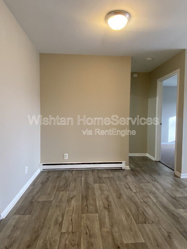 218 Charleston Blvd in Macomb, IL - Building Photo - Building Photo