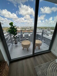 1828 NW 19th St, Unit A3 in Miami, FL - Foto de edificio - Building Photo