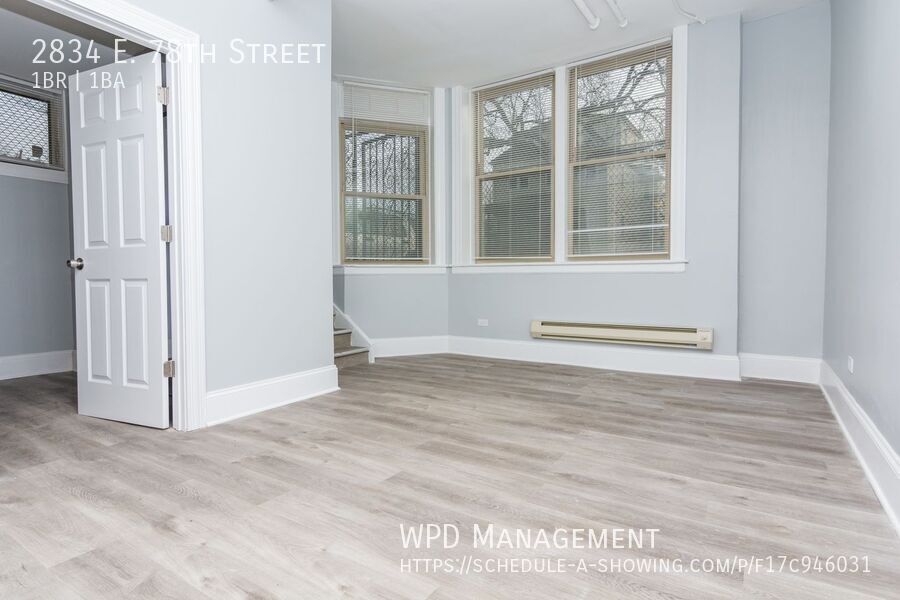 2834 E 78th St in Chicago, IL - Building Photo