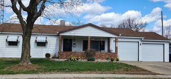 901 Hillcrest Dr in Greencastle, IN - Building Photo