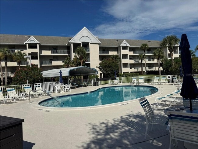 5567 Sea Forest Dr, Unit 319 in New Port Richey, FL - Building Photo - Building Photo