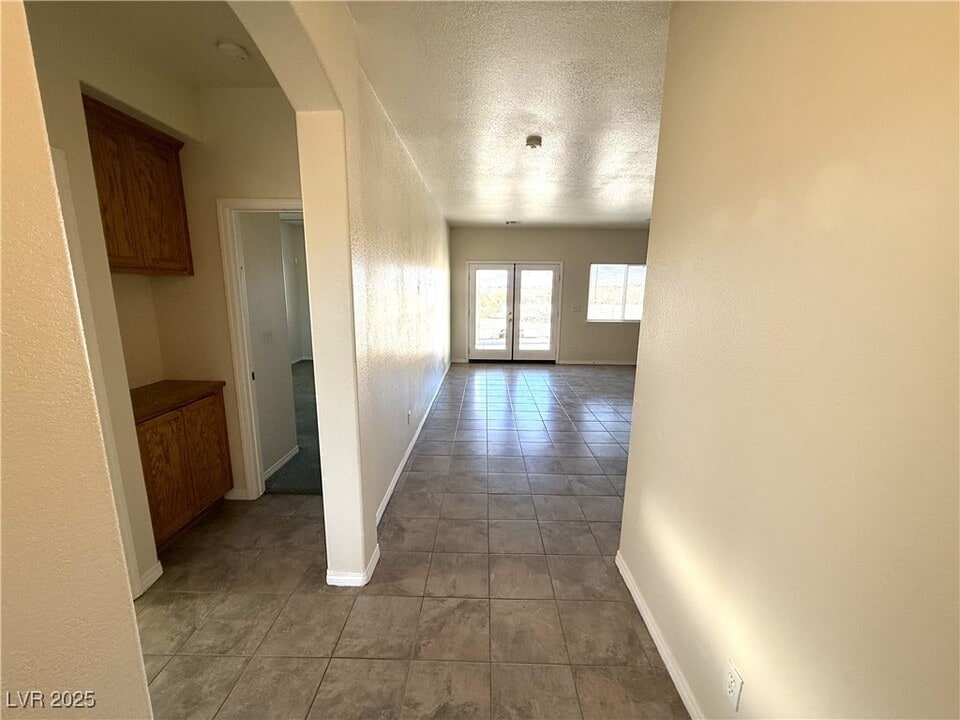 1050 Gee St in Pahrump, NV - Building Photo