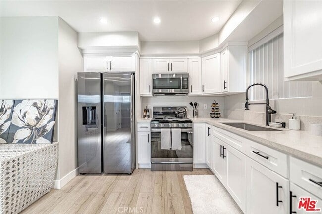 433 W Gage Ave in Los Angeles, CA - Building Photo - Building Photo
