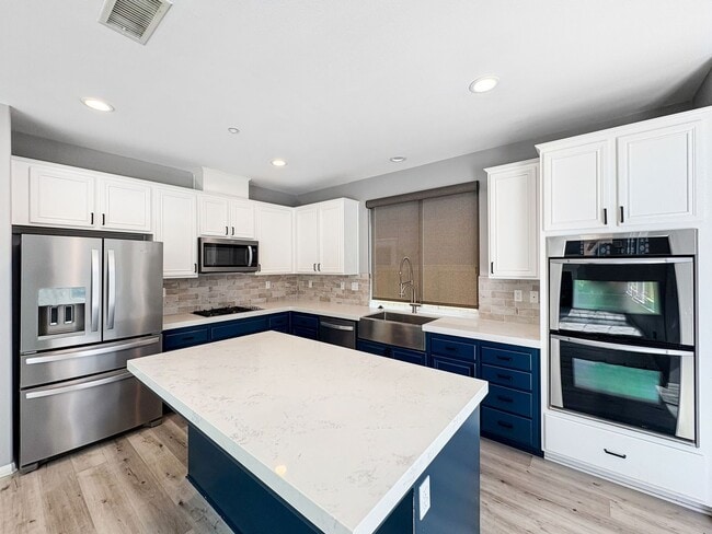 1051 Woodcrest Ln in Vista, CA - Building Photo - Building Photo