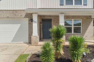 10609 Queens Gate Cir in Pensacola, FL - Building Photo - Building Photo
