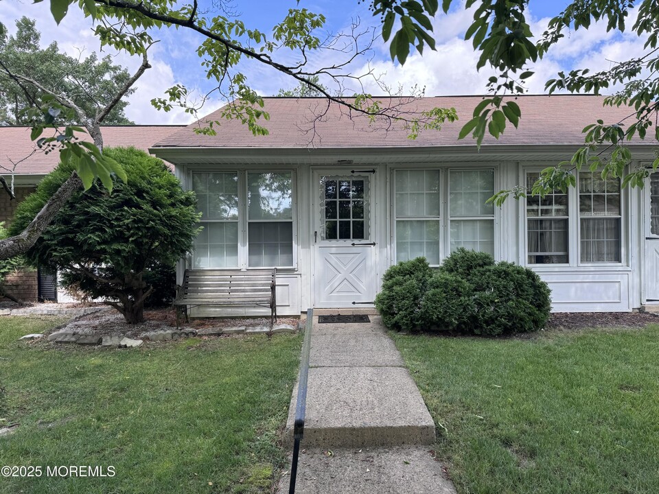 34A Edinburgh Ln in Manchester Township, NJ - Building Photo