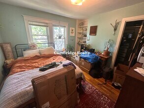 21 Sartwell Ave, Unit 3A in Somerville, MA - Building Photo - Building Photo