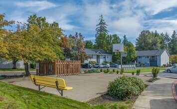 1630 SE Crystal Lake Dr in Corvallis, OR - Building Photo - Building Photo