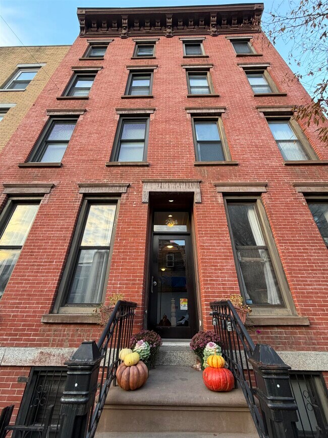 264 3rd St in Jersey City, NJ - Building Photo - Building Photo