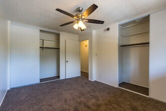 South Park Village Apartments in Sacramento, CA - Foto de edificio - Interior Photo