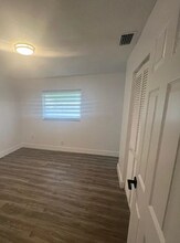 718 Whippoorwill Ln in Delray Beach, FL - Foto de edificio - Building Photo