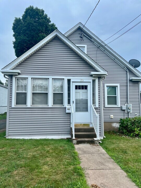 173 Union St in Vernon, CT - Foto de edificio