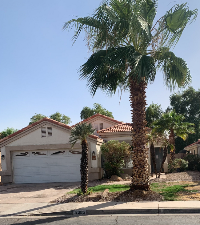 11985 W Almeria Rd in Avondale, AZ - Foto de edificio - Building Photo