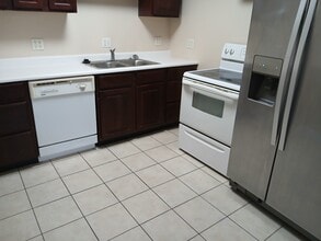 606 W College St in Carbondale, IL - Building Photo - Building Photo