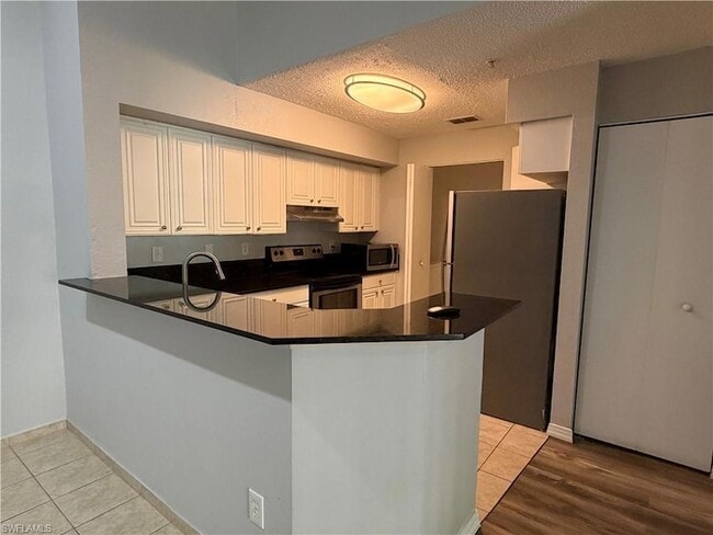 8215 Ibis Club Dr in Naples, FL - Foto de edificio - Building Photo