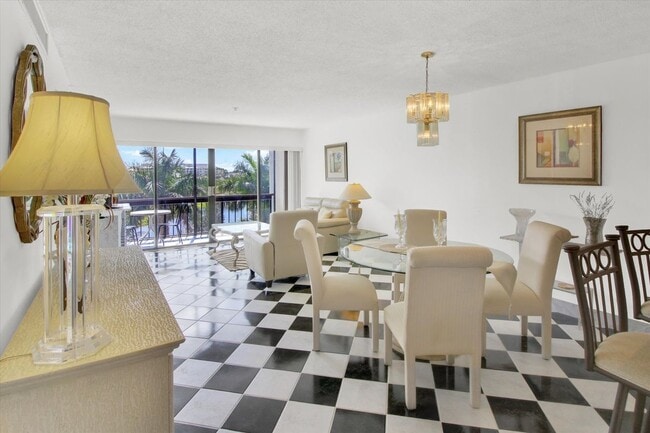 3000 Presidential Way in West Palm Beach, FL - Building Photo - Building Photo
