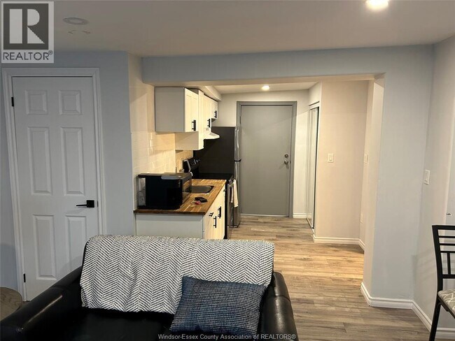 493 University Ave W in Windsor, ON - Building Photo - Building Photo